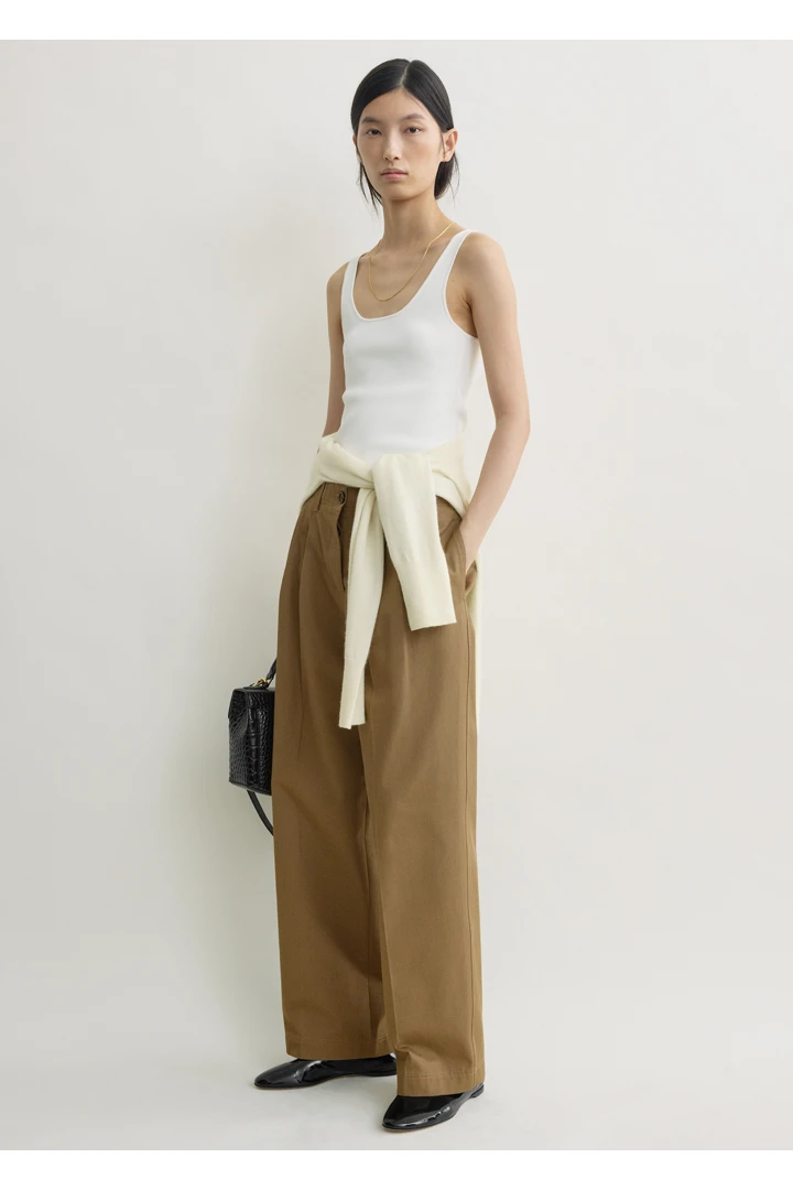 TOTEME default image 2 of 브라운 in 릴랙스드 트윌 트라우저 헤이즐