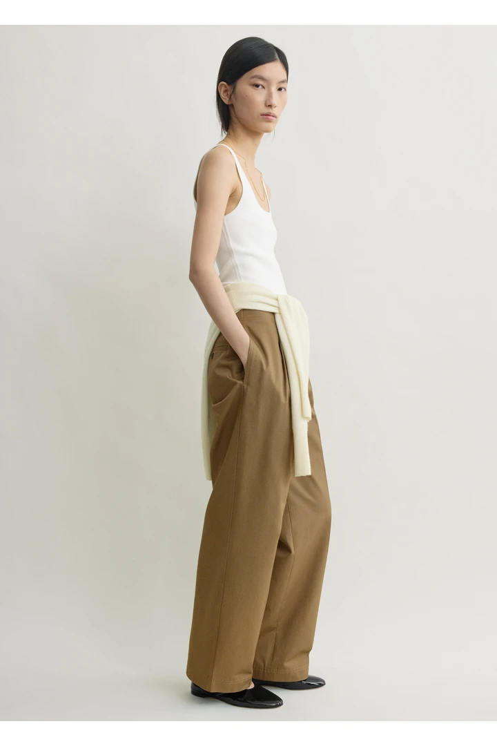TOTEME 릴랙스드 트윌 트라우저 헤이즐의 헤이즐컬러 1번쨰 이미지입니다.