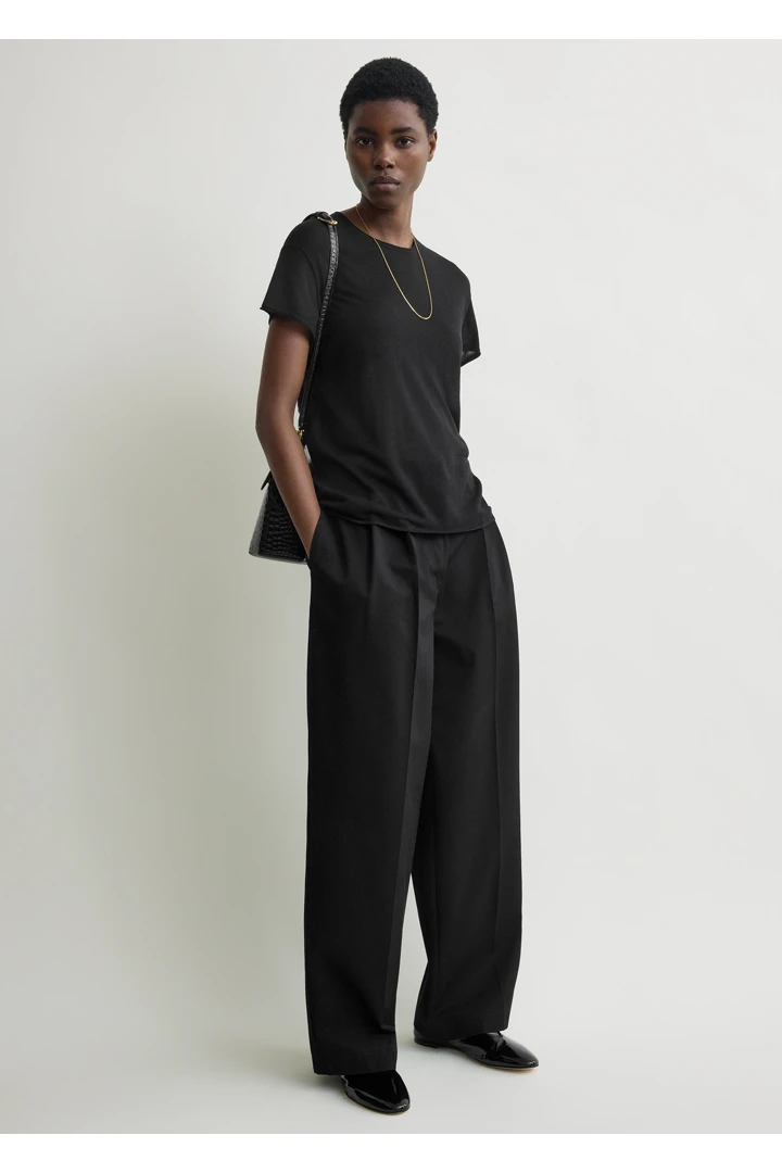 TOTEME 릴랙스드 트윌 트라우저 블랙의 블랙컬러 0번쨰 이미지입니다.