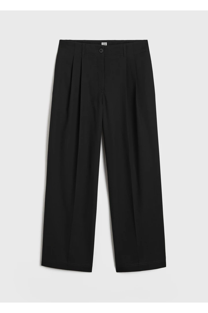 TOTEME 릴랙스드 트윌 트라우저 블랙의 블랙컬러 4번쨰 이미지입니다.