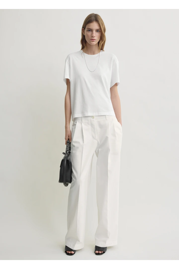 TOTEME 릴랙스드 트윌 트라우저 화이트의 화이트컬러 1번쨰 이미지입니다.