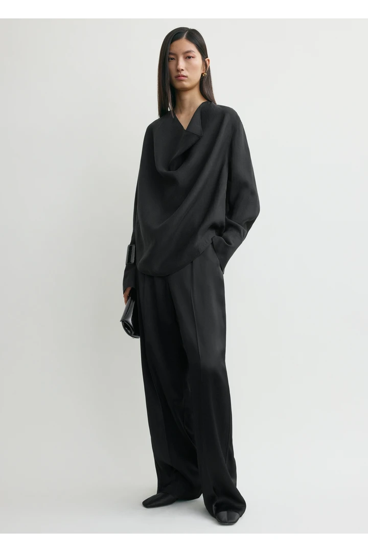 TOTEME default image 13 of 블랙 in 카울 블라우스 블랙