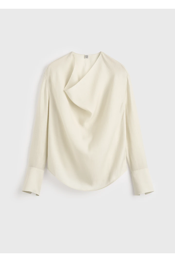 TOTEME 카울 블라우스 에크루의 에크루컬러 5번쨰 이미지입니다.