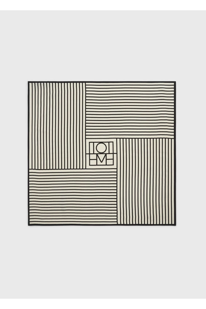 TOTEME default image 6 of 크림 in 스트라이프 실크 스카프 크림