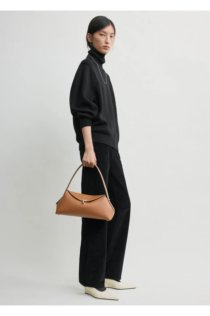 TOTEME 티-락 그레인 레더 숄더 백 탄의 탄컬러 1번쨰 이미지입니다.