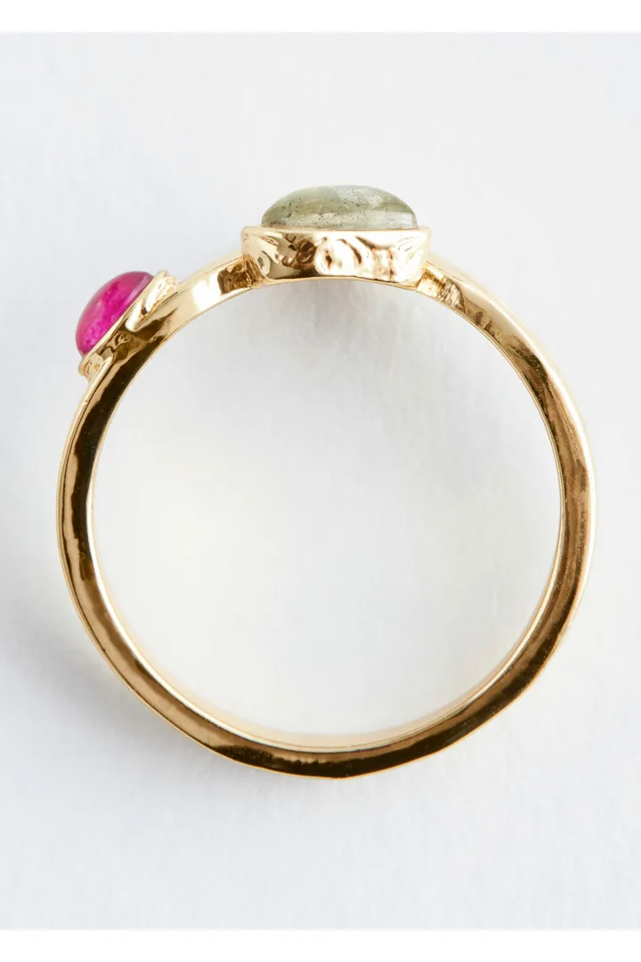 앤아더스토리즈 플루티드 스톤 링의 골드컬러 Product입니다.