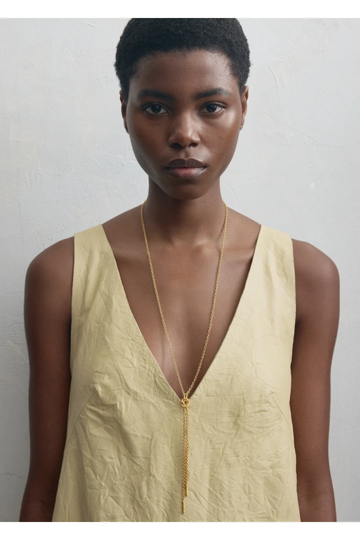 TOTEME 로프 라리아트 넥레이스 골드의 골드컬러 2번쨰 이미지입니다.
