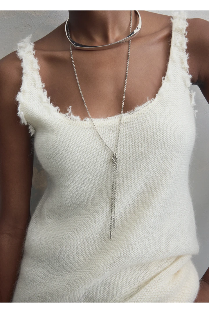 TOTEME 로프 라리아트 넥레이스 실버의 실버컬러 2번쨰 이미지입니다.