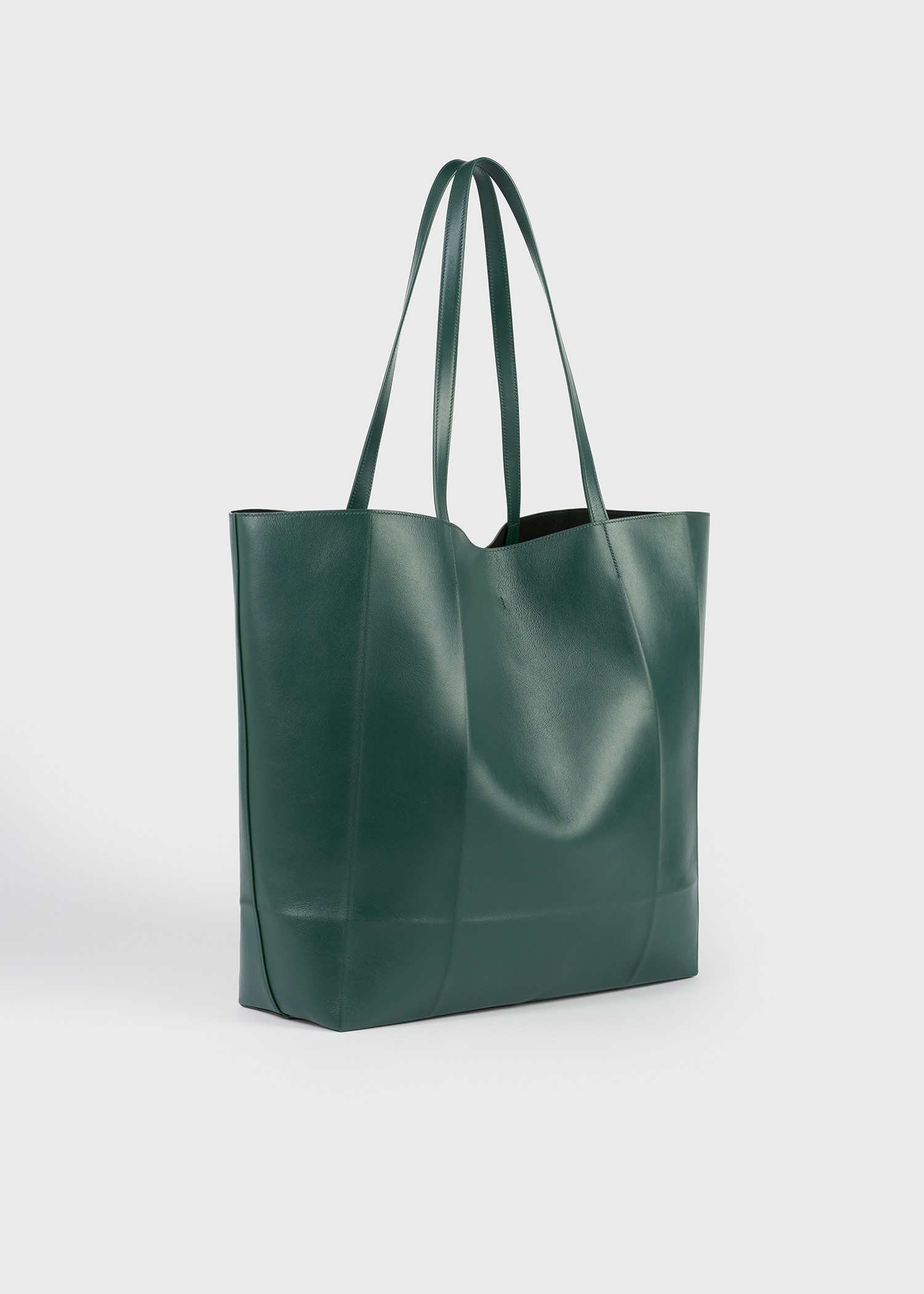 TOTEME 롬 레더 토트백 다크 그린의 다크 그린컬러 1번쨰 이미지입니다.