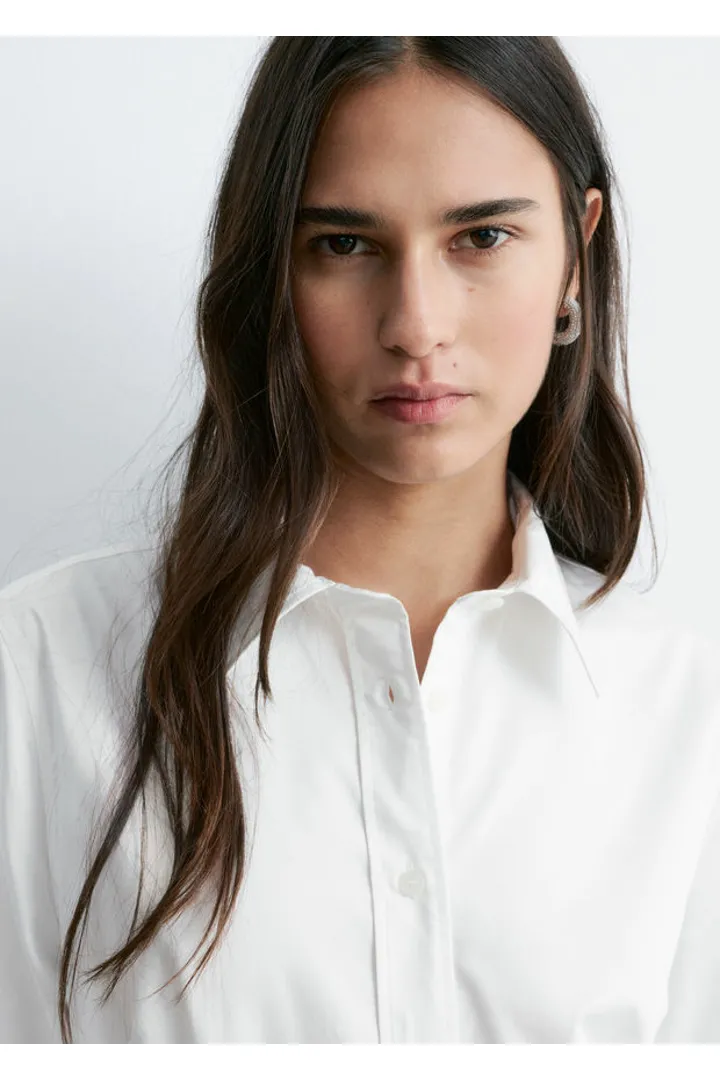 앤아더스토리즈 코튼 셔츠의 크림컬러 ECOMLook입니다.