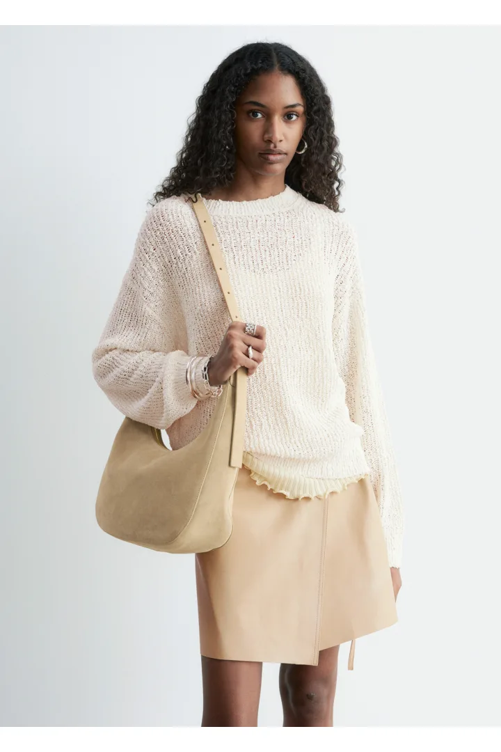 앤아더스토리즈 실크 코튼 니트 스웨터의 오프-화이트컬러 ECOMLook입니다.