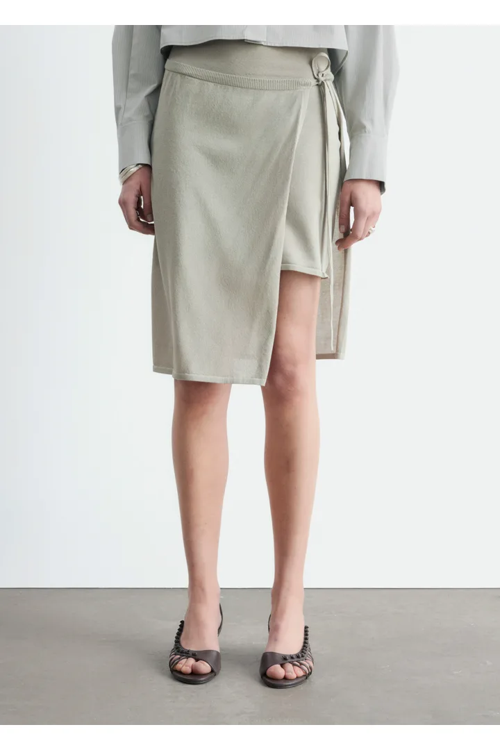 앤아더스토리즈 랩 미디 스커트의 몰컬러 ECOMLook입니다.