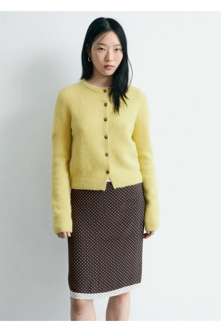 앤아더스토리즈 니 렝스 슬립 스커트의 브라운-패턴컬러 ECOMLook입니다.