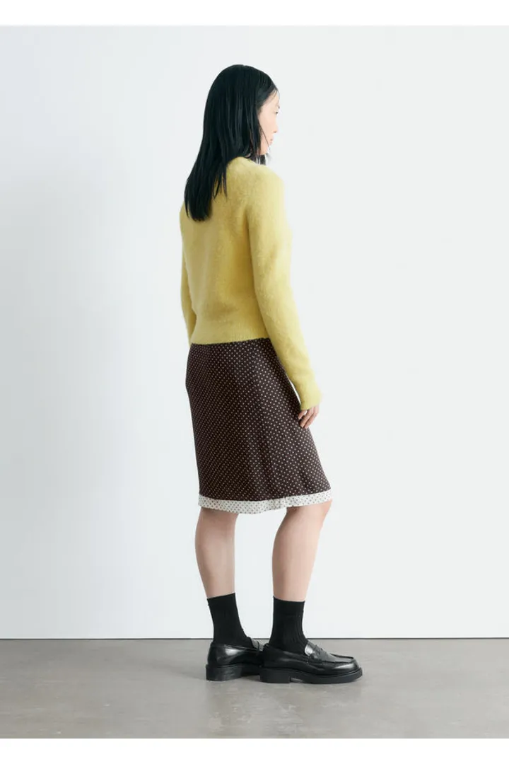 앤아더스토리즈 니 렝스 슬립 스커트의 브라운-패턴컬러 ECOMLook입니다.