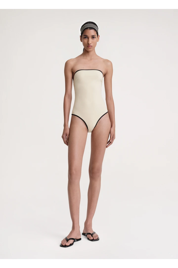 TOTEME 스트라이프 엣지 스트래플리스 스윔수트 라이트 헤이의 라이트 헤이컬러 0번쨰 이미지입니다.