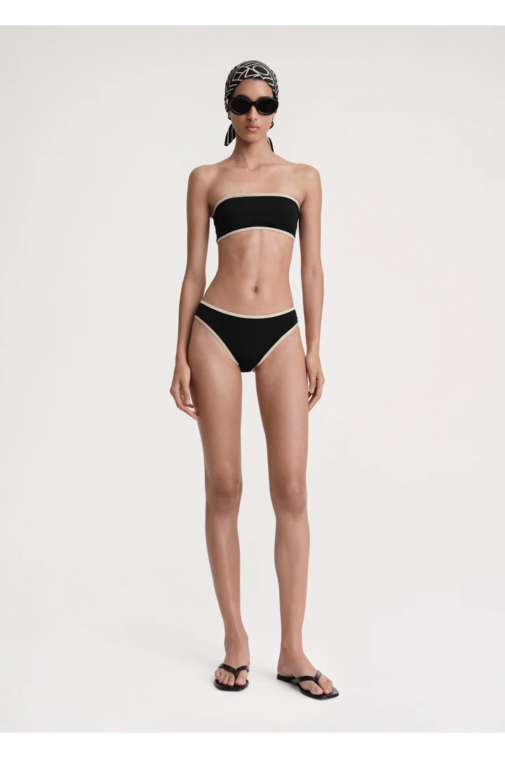 TOTEME 스트라이프 엣지 스트래플리스 비키니 탑 블랙의 블랙컬러 0번쨰 이미지입니다.