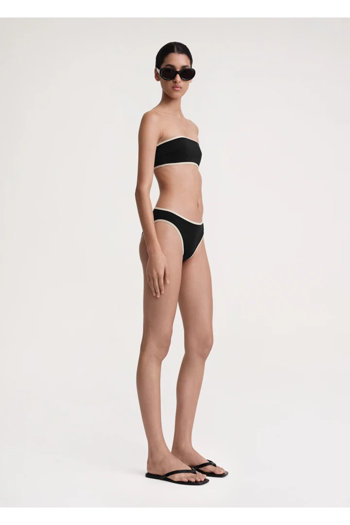TOTEME 스트라이프 엣지 비키니 바텀즈 블랙의 블랙컬러 0번쨰 이미지입니다.