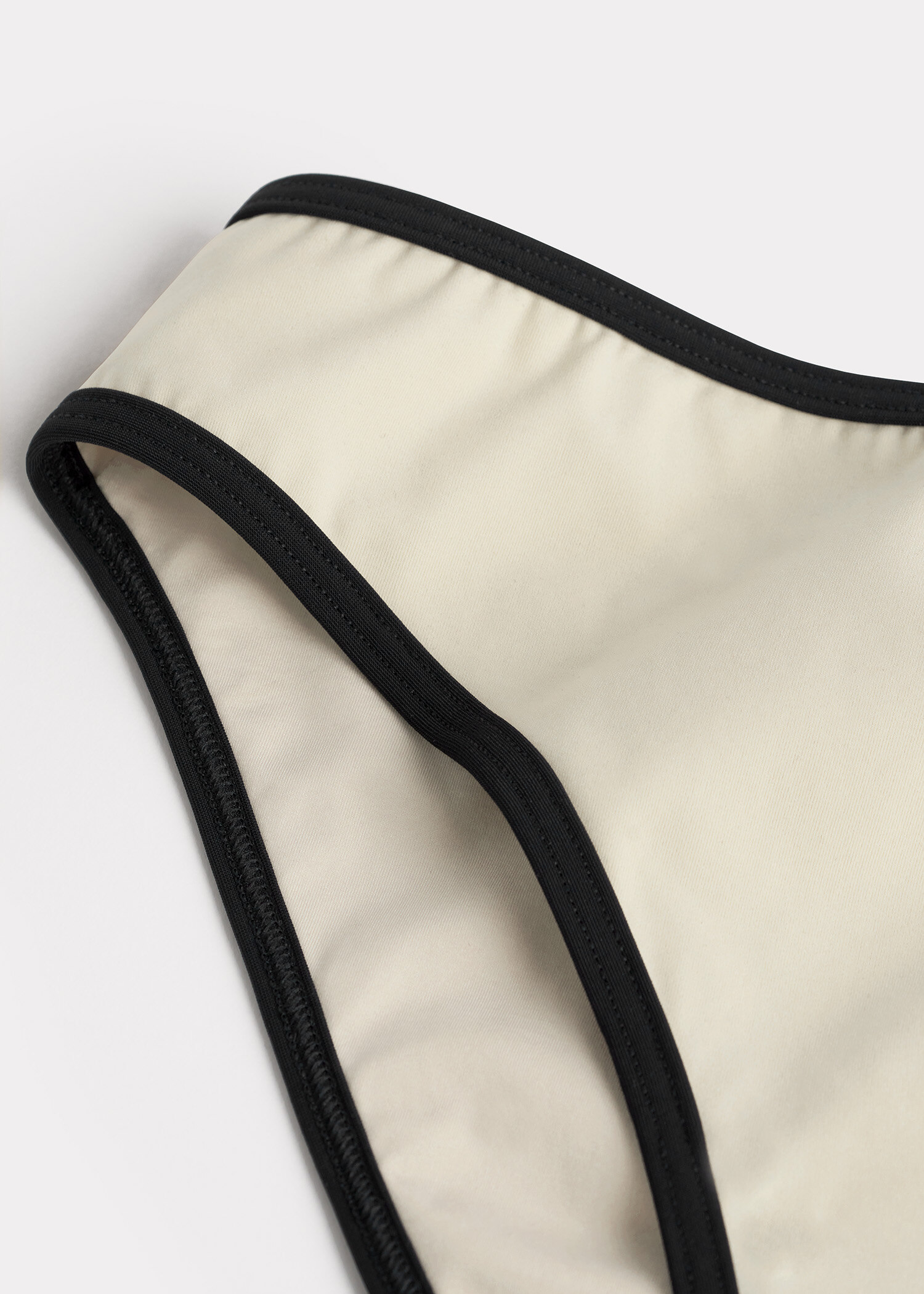 TOTEME 스트라이프 엣지 비키니 바텀즈 라이트 헤이의 라이트 헤이컬러 4번쨰 이미지입니다.