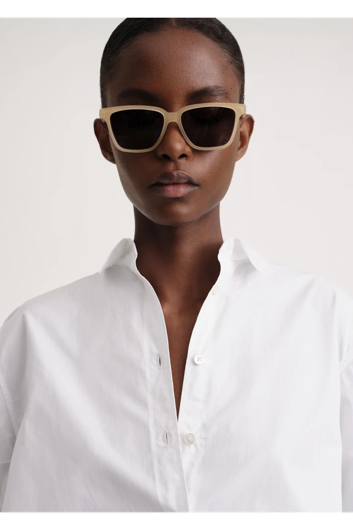 TOTEME 더 스퀘어스 선글라스 본의 본컬러 1번쨰 이미지입니다.