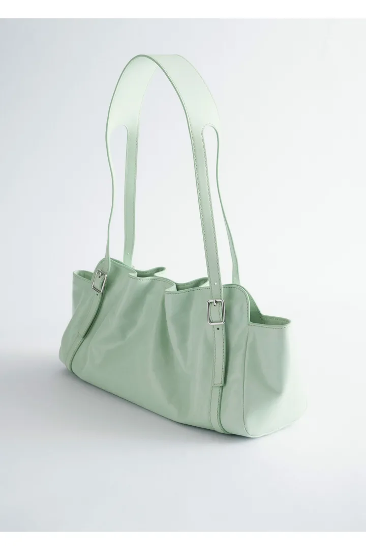 앤아더스토리즈 로우 프로파일 레더 숄더 백의 민트컬러 Product입니다.