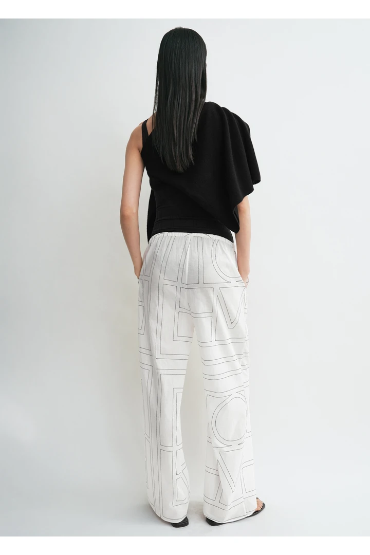 TOTEME 모노그램 코튼 PJ 바텀즈 화이트/블랙의 화이트/블랙컬러 2번쨰 이미지입니다.