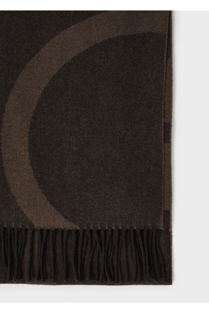 TOTEME 모노그램 자카드 울 스카프 다크 브라운 모노그램의 다크 브라운 모노그램컬러 6번쨰 이미지입니다.
