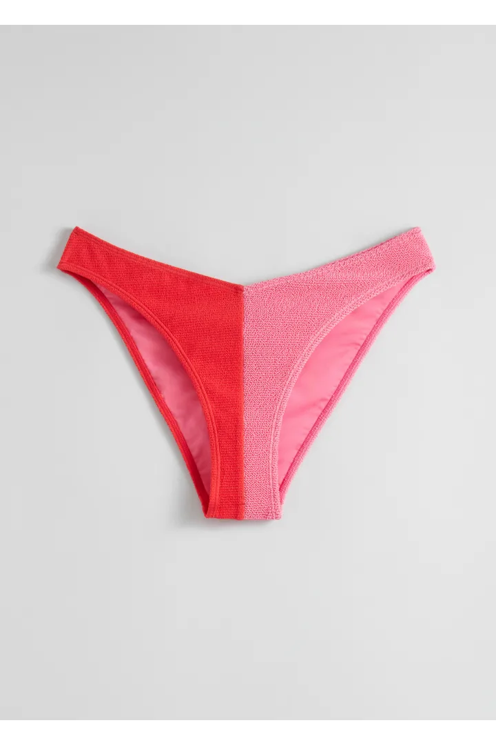 앤아더스토리즈 텍스처 비키니 브리프의 핑크-레드컬러 Product입니다.