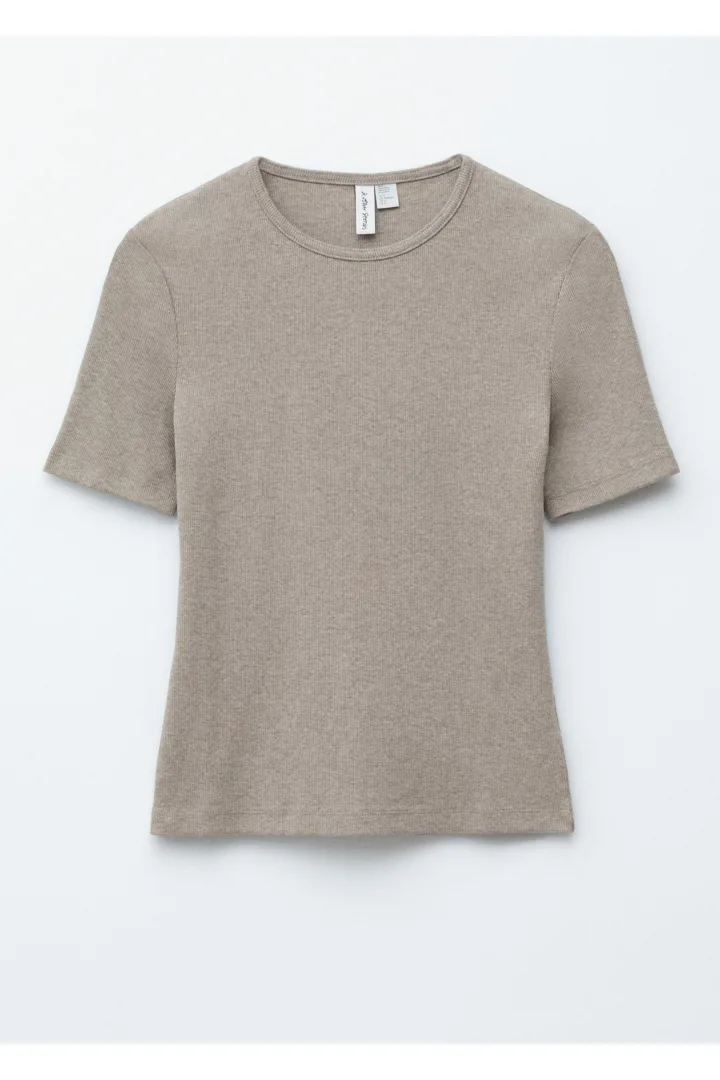 앤아더스토리즈 립 티셔츠의 베이지컬러 Product입니다.