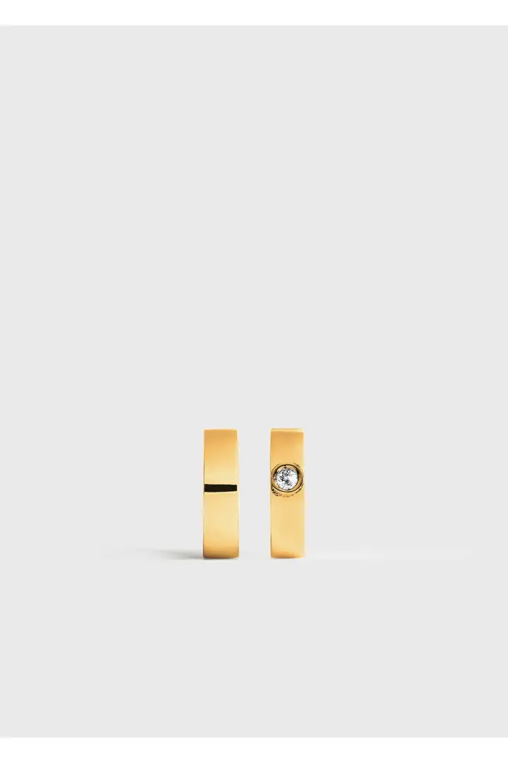 TOTEME 베젤 다이아몬드 후프 이어링 18KT 골드의 골드컬러 0번쨰 이미지입니다.