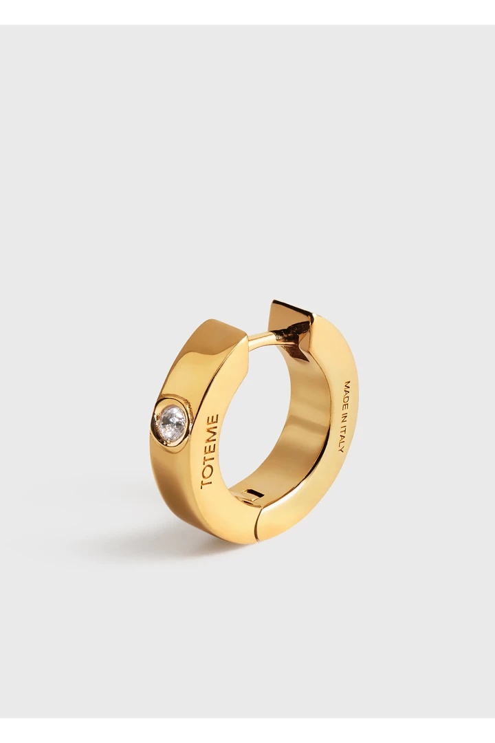 TOTEME 베젤 다이아몬드 후프 이어링 18KT 골드의 골드컬러 3번쨰 이미지입니다.
