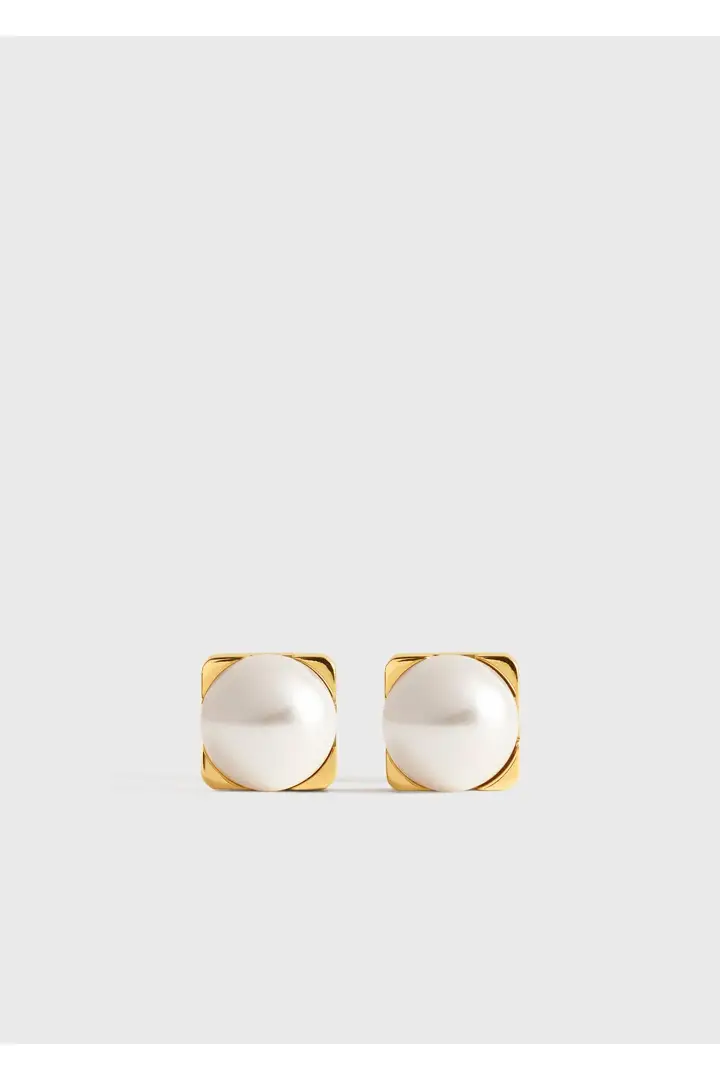 TOTEME 포우 펄 스터드 이어링 화이트의 화이트컬러 0번쨰 이미지입니다.