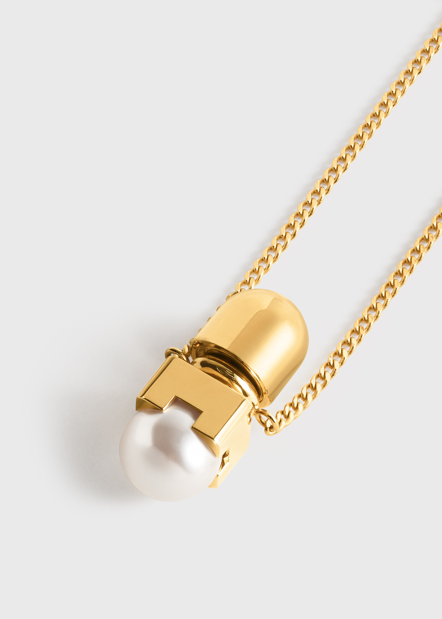 TOTEME 롱 포우 펄 네크리스 화이트의 화이트컬러 4번쨰 이미지입니다.