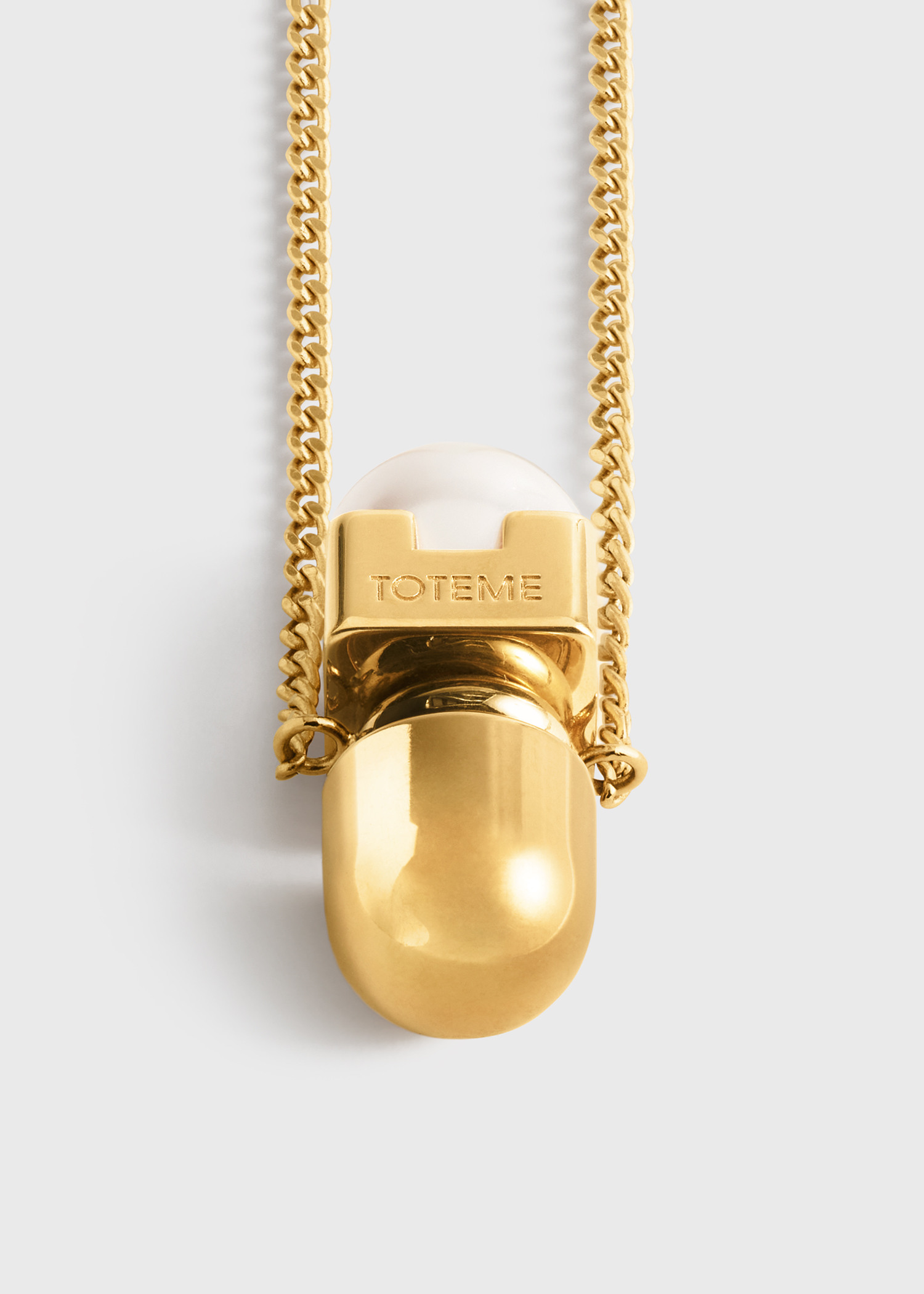 TOTEME 롱 포우 펄 네크리스 화이트의 화이트컬러 2번쨰 이미지입니다.