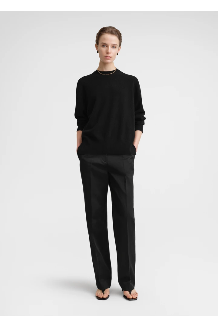 TOTEME 크루-넥 캐시미어 니트 블랙의 블랙컬러 0번쨰 이미지입니다.