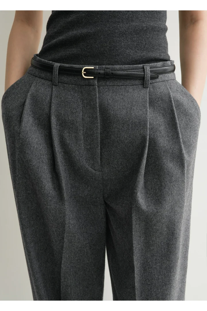 TOTEME 더블-플리티드 테일러드 트라우저 그레이 멜란지의 그레이 멜란지컬러 3번쨰 이미지입니다.
