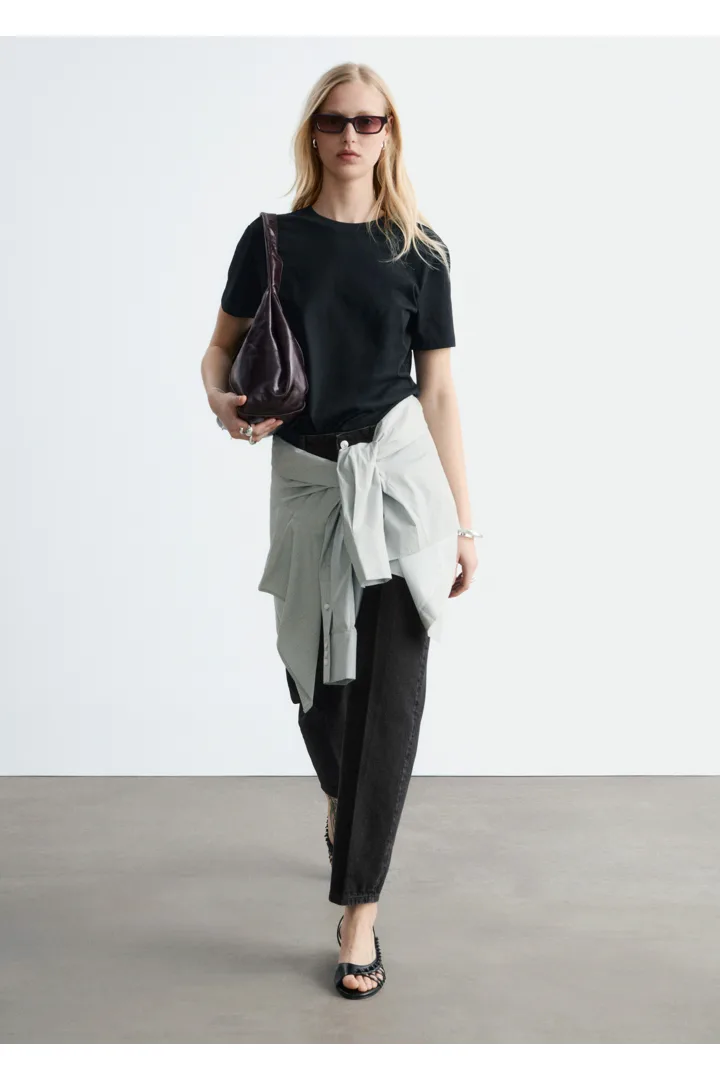 &OS image 28 of 블랙 in 코튼 크루 넥 티셔츠