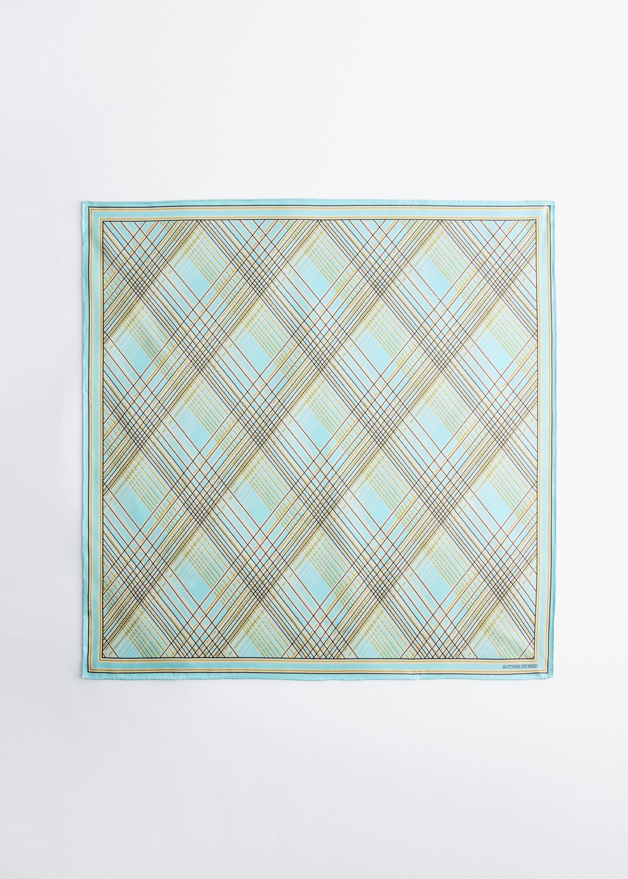 앤아더스토리즈 프린트 실크 스카프의 라이트 터쿼이즈컬러 Product입니다.