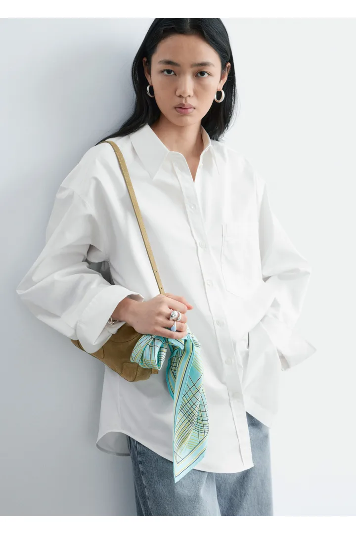 앤아더스토리즈 프린트 실크 스카프의 라이트 터쿼이즈컬러 ECOMLook입니다.