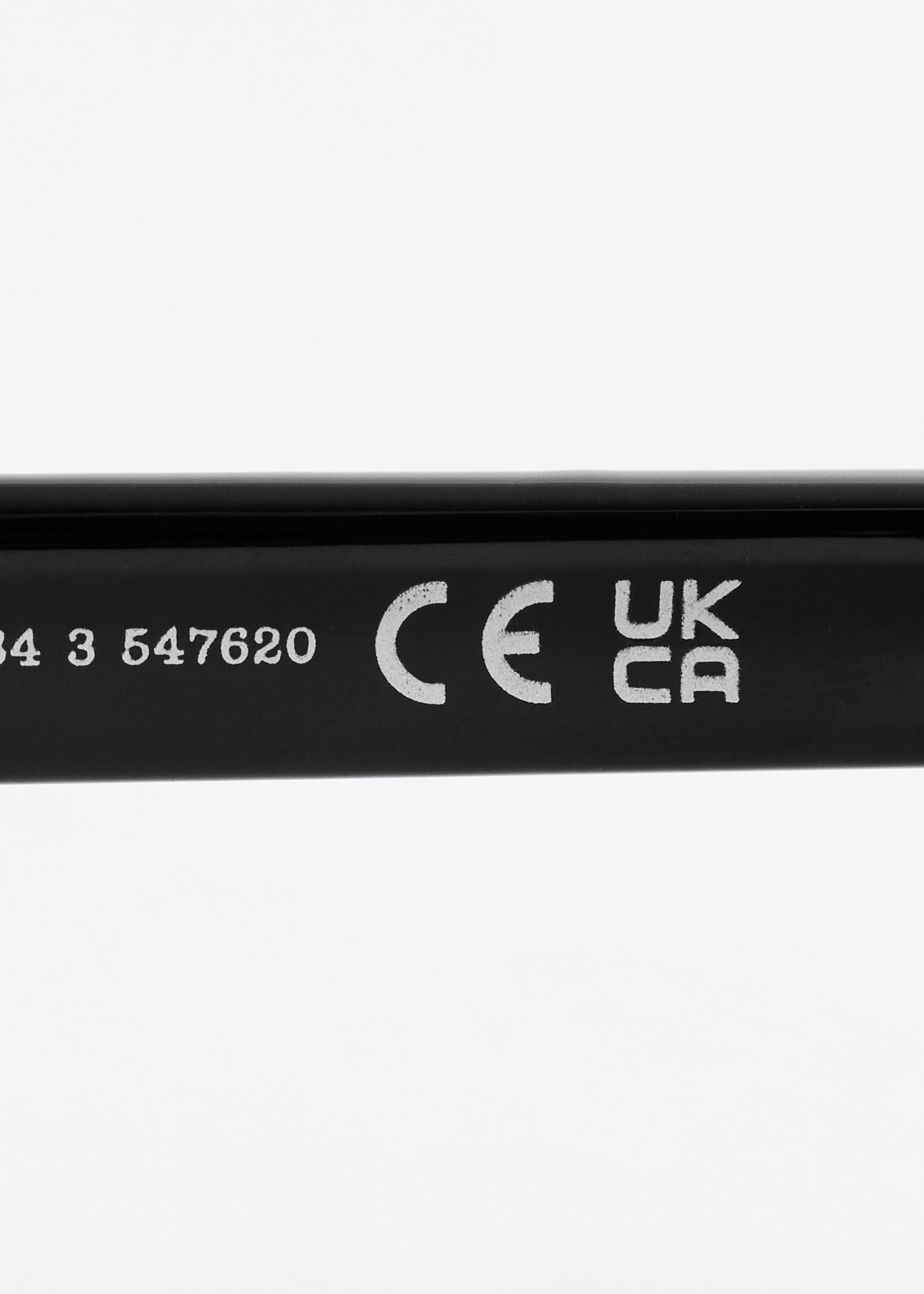 앤아더스토리즈 스컬프트 오벌 선글라스의 블랙컬러 Detail입니다.