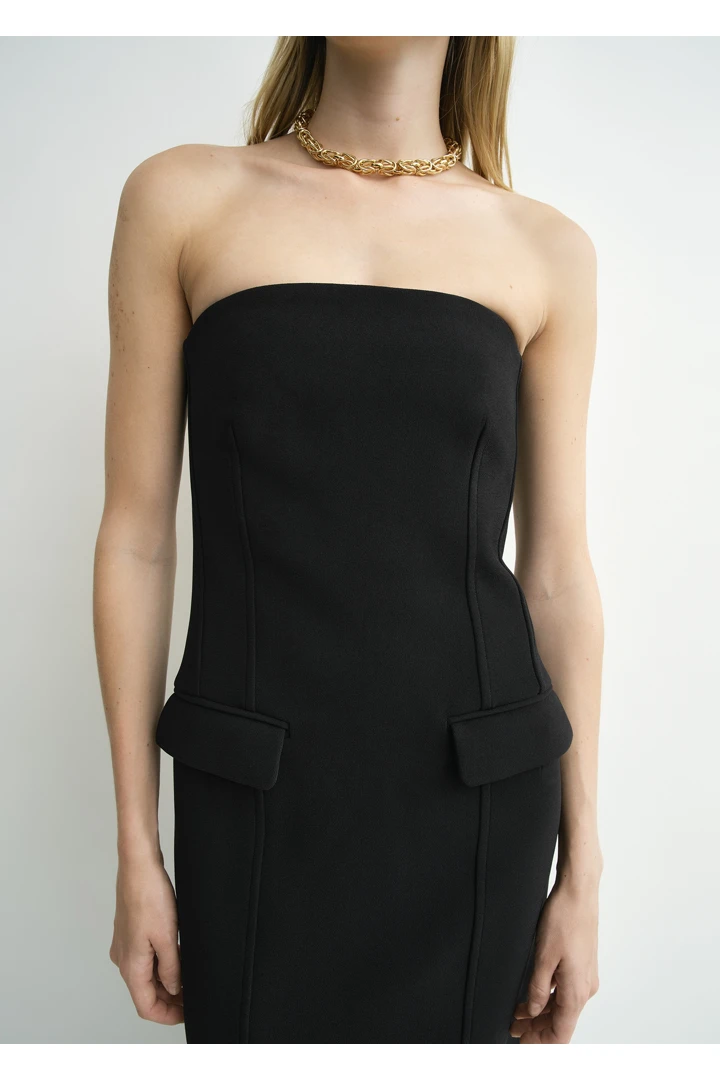 TOTEME 스트랩리스 포켓 드레스 블랙의 블랙컬러 3번쨰 이미지입니다.