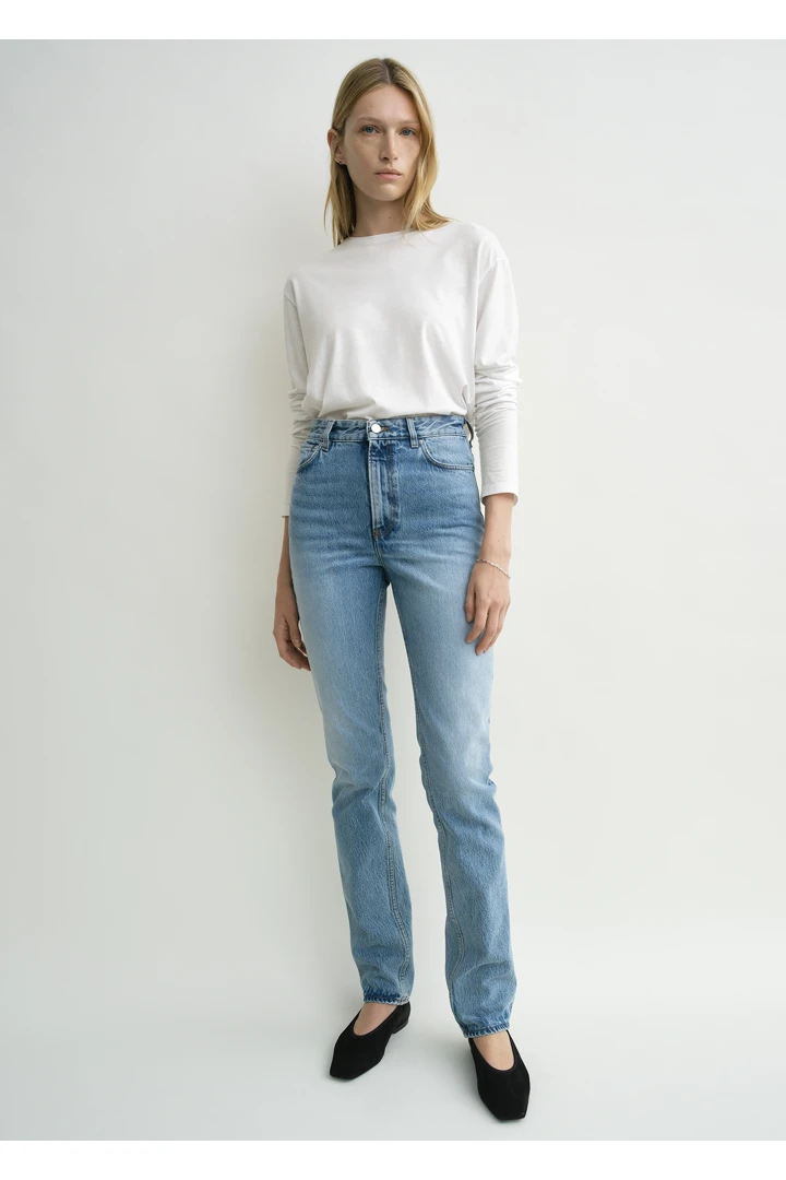 TOTEME 하이 슬림 데님 트루 빈티지의 트루 빈티지컬러 0번쨰 이미지입니다.