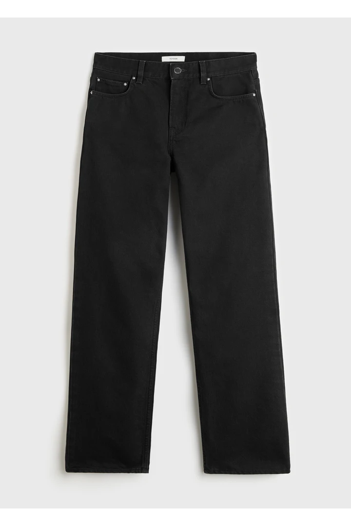 TOTEME 로우 스트레이트 데님 블랙의 블랙컬러 5번쨰 이미지입니다.