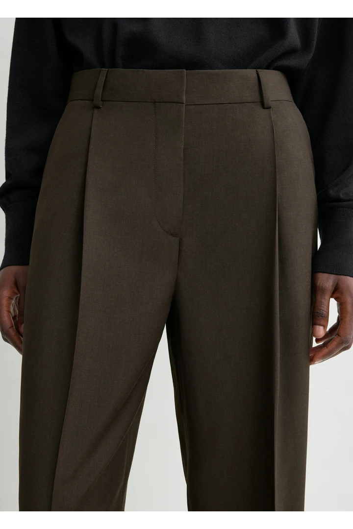 TOTEME 플리츠 트라우저 페퍼의 페퍼컬러 3번쨰 이미지입니다.