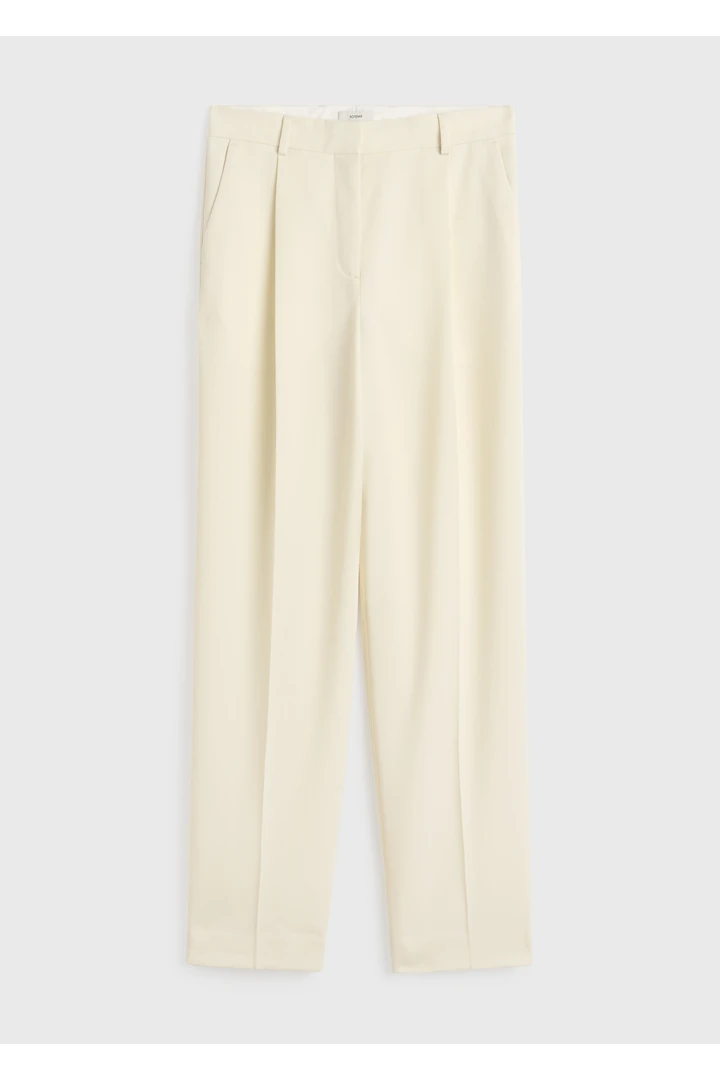 TOTEME 플리츠 트라우저 오프 화이트의 오프 화이트컬러 4번쨰 이미지입니다.