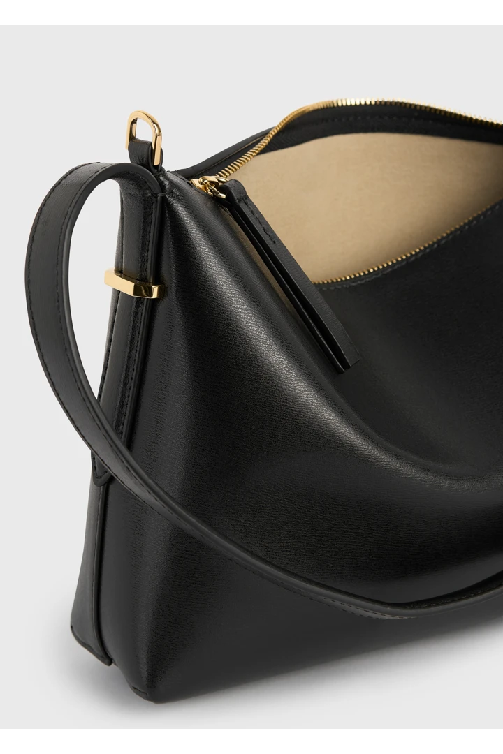 TOTEME 베벨 레더 리스틀릿 백 블랙의 블랙컬러 5번쨰 이미지입니다.