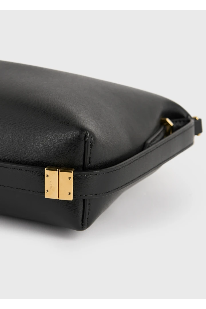 TOTEME 베벨 레더 리스틀릿 백 블랙의 블랙컬러 6번쨰 이미지입니다.