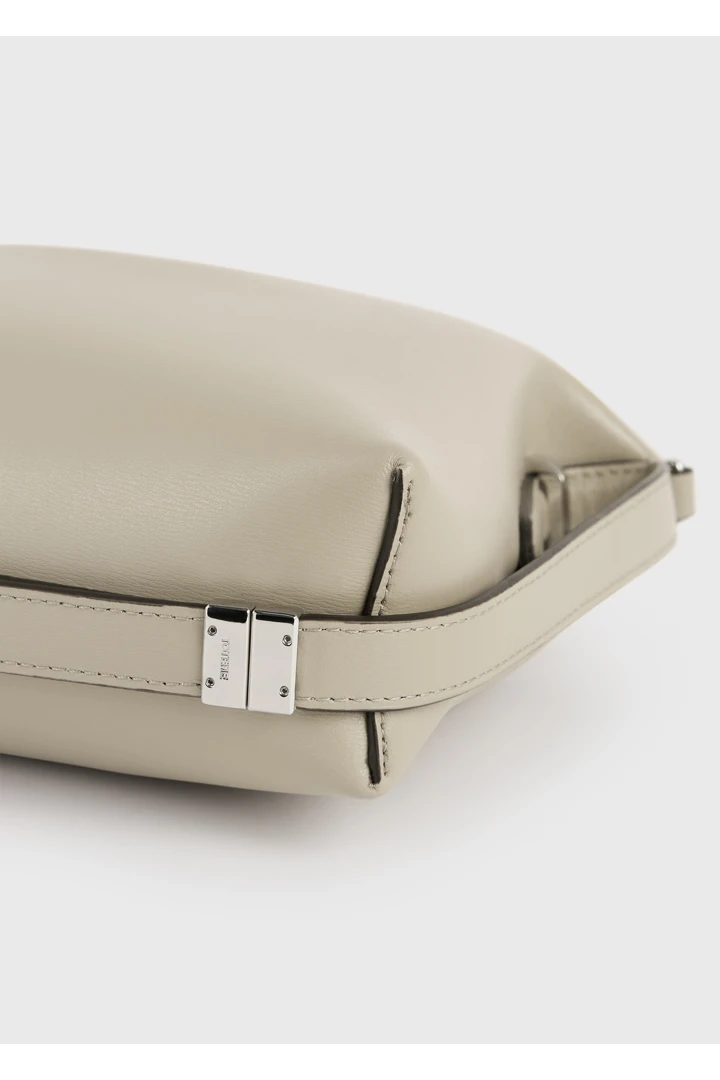 TOTEME 베벨 레더 리스틀릿 백 폰의 폰컬러 6번쨰 이미지입니다.