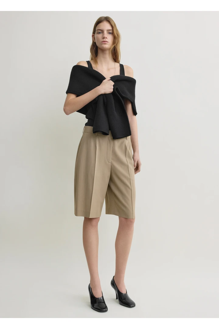 TOTEME default image 8 of 카키 in 와이드 플루이드 쇼츠 토프