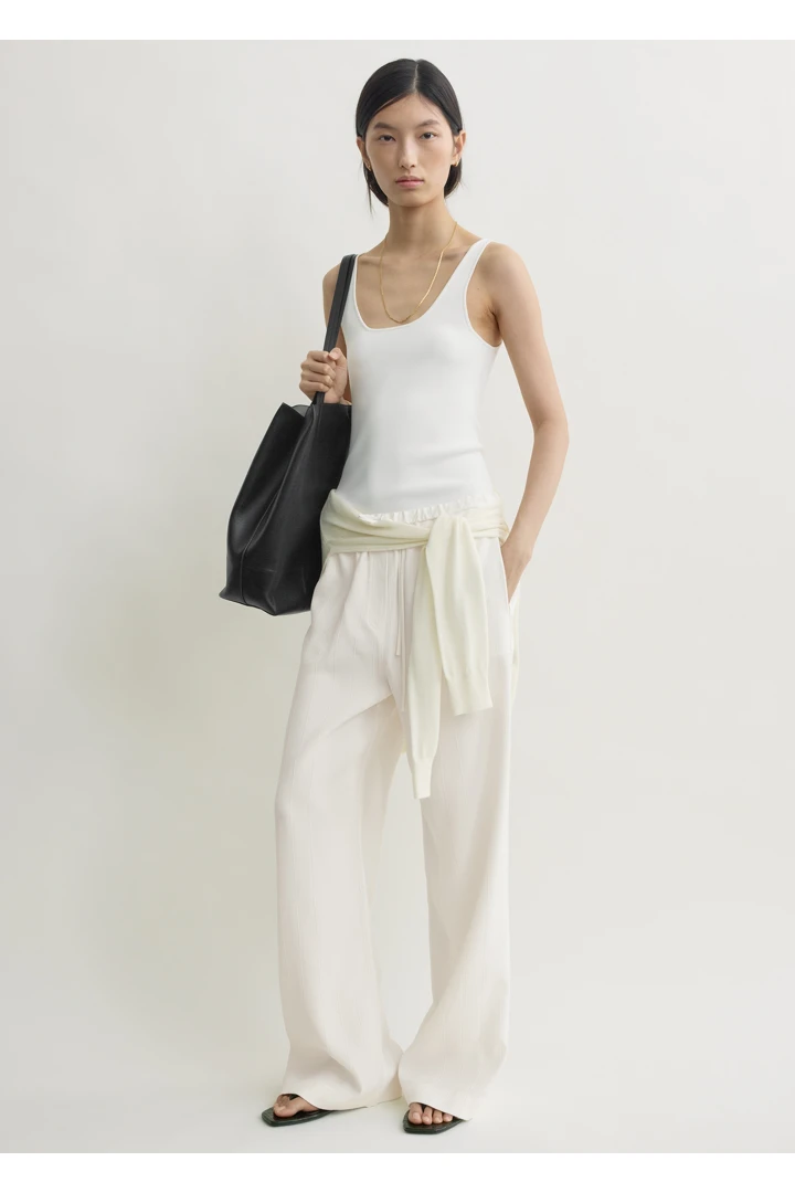 TOTEME default image 3 of 크림 in 우븐 스트라이프 드로스트링 트라우저 머랭