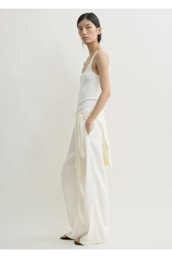 TOTEME 우븐 스트라이프 드로스트링 트라우저 머랭의 머랭컬러 1번쨰 이미지입니다.